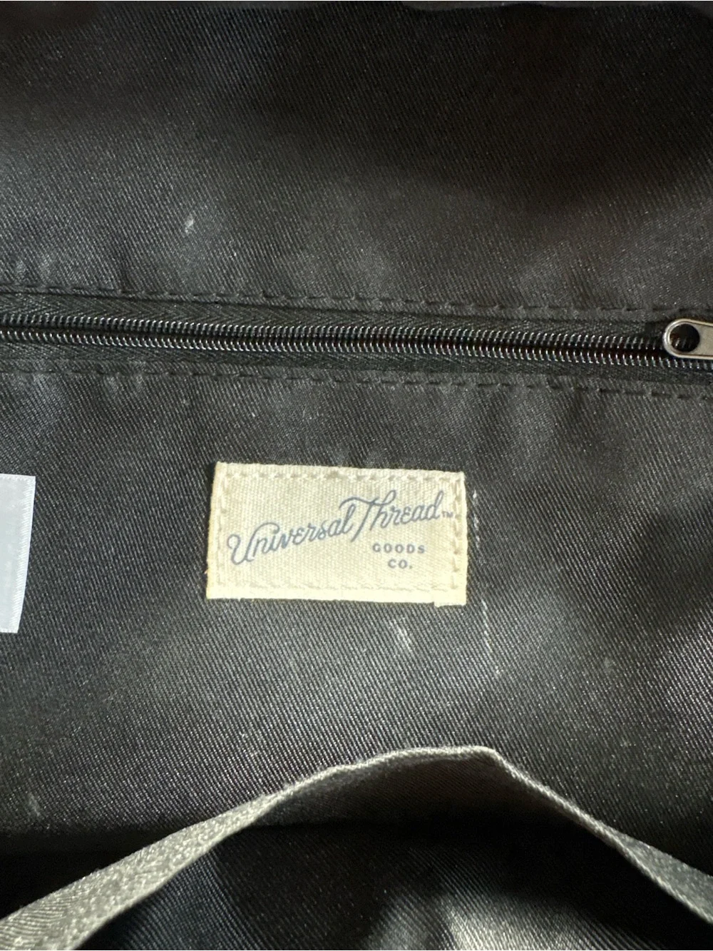 Universal Thread compact faux